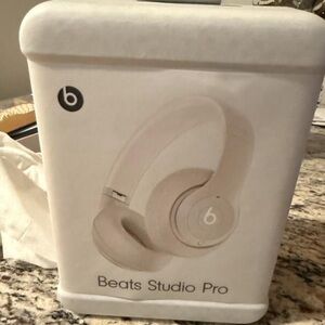 Beats by Dre Studio Pro White Headphones